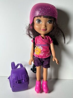 Dora and Friends Fisher-Price Doll Dora Loves Adventure Outfits And Accessories